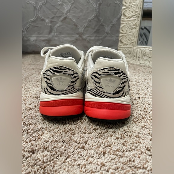Adidas Falcon Trainer Women’s/Youth size 6 - Picture 2 of 12